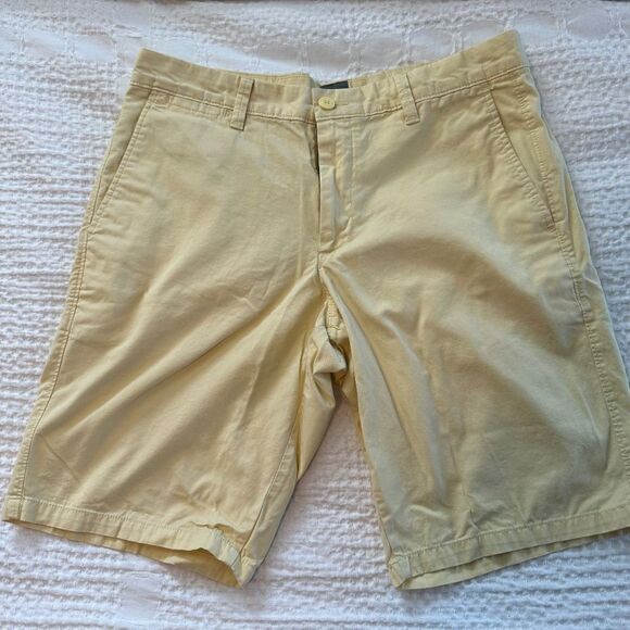 Classit Fit Yellow Gap Shorts Size 33 - Picture 1 of 3